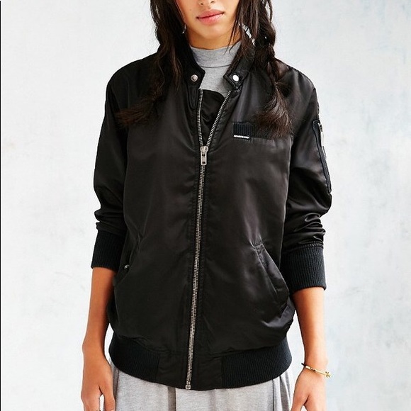 MEMBERS ONLY SATIN BOMBER JACKET - Picture 2 of 3